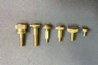 Tornillos especiales en latón